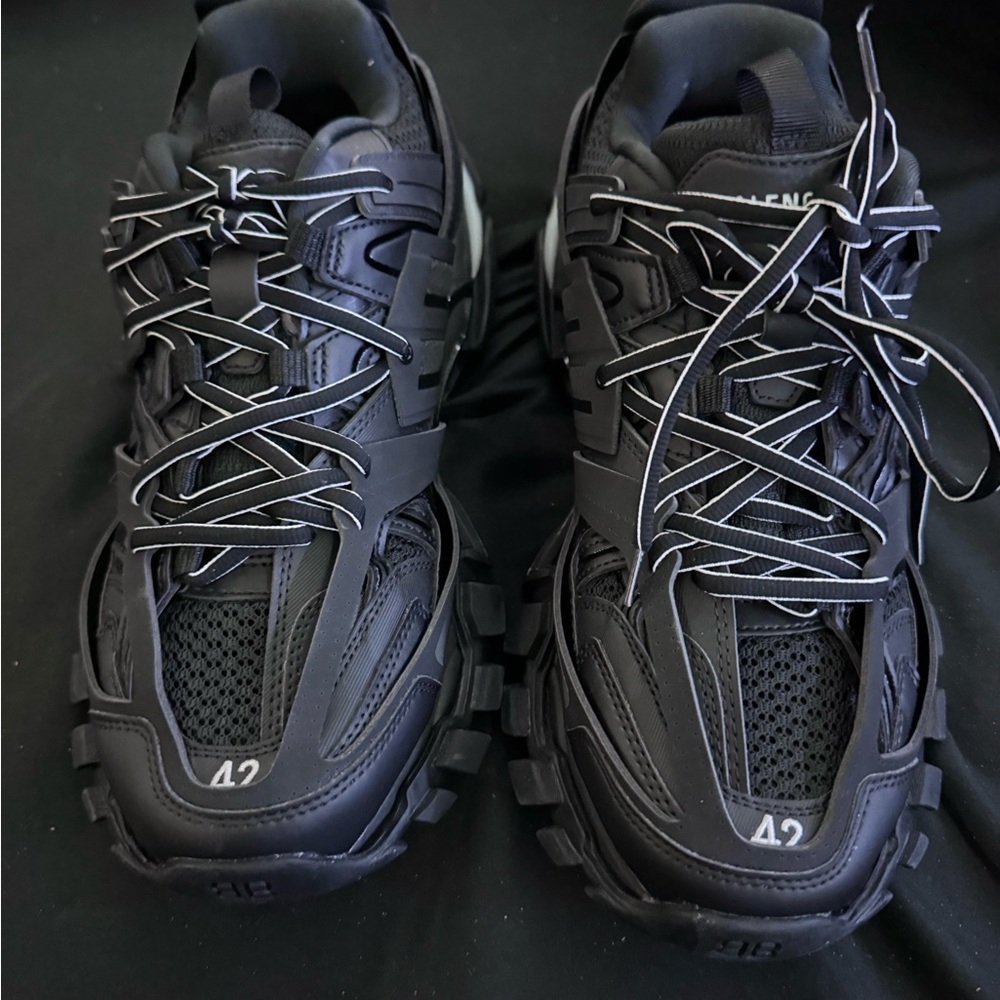 Balenciaga Black LED Light-Up Sneakers - Picture 5 of 7